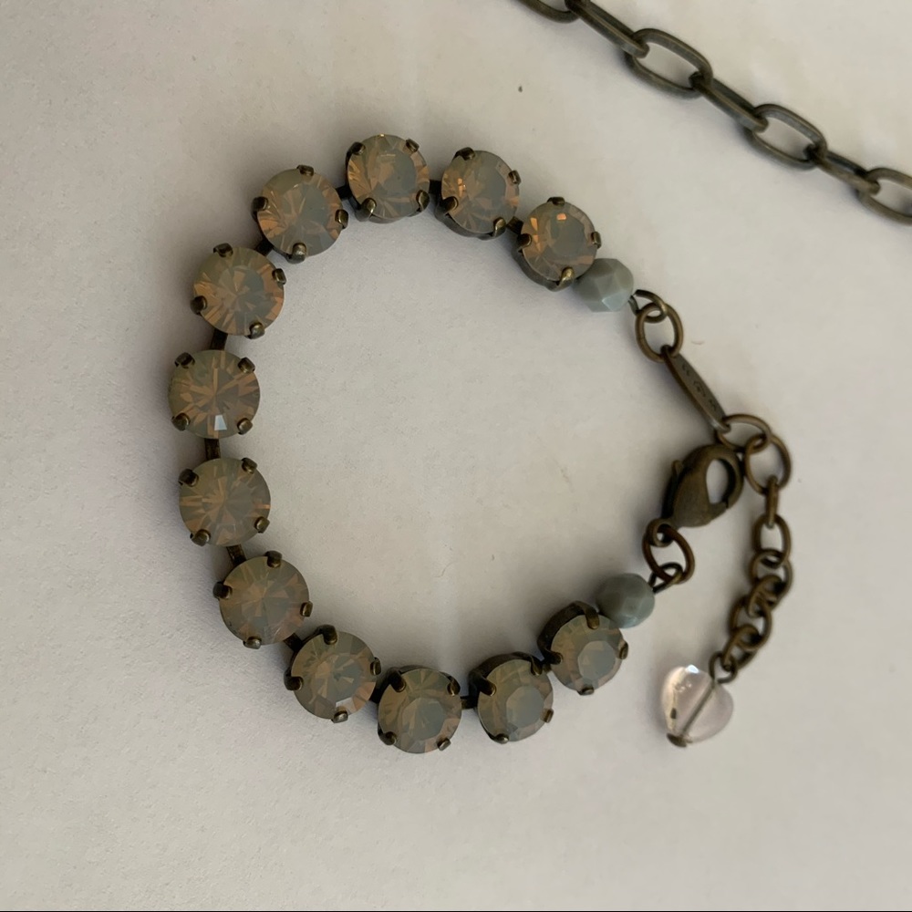 CUSTOM LISTING